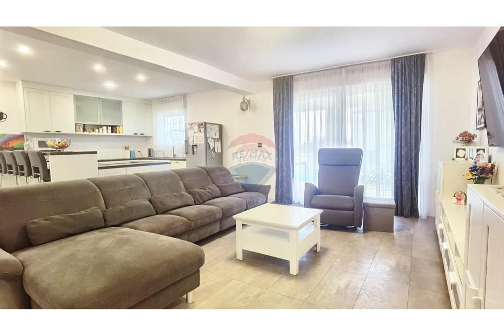 Kuća  - Za prodaju - Marčana, Hrvatska - 1751542405_img_20250703_122821.jpg - 300041053-7587