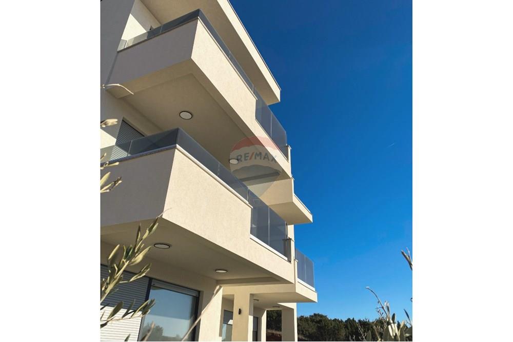 Stan-Apartman - Za prodaju - Novalja, Hrvatska - Snimka zaslona 2025-10-16 120338.jpg - 300411003-3072