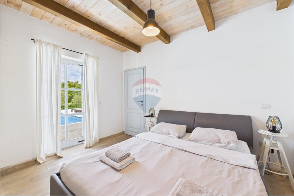 Kuća  - Za prodaju - Svetvinčenat, Hrvatska - CAM04300G0-PR0062-STILL014.jpg - 300041074-618