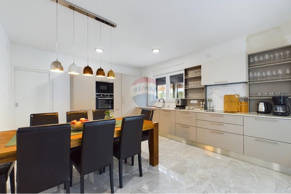 Kuća  - Za prodaju - Marčana, Hrvatska - CAM02458G0-PR0092-STILL027.jpg - 300041074-621