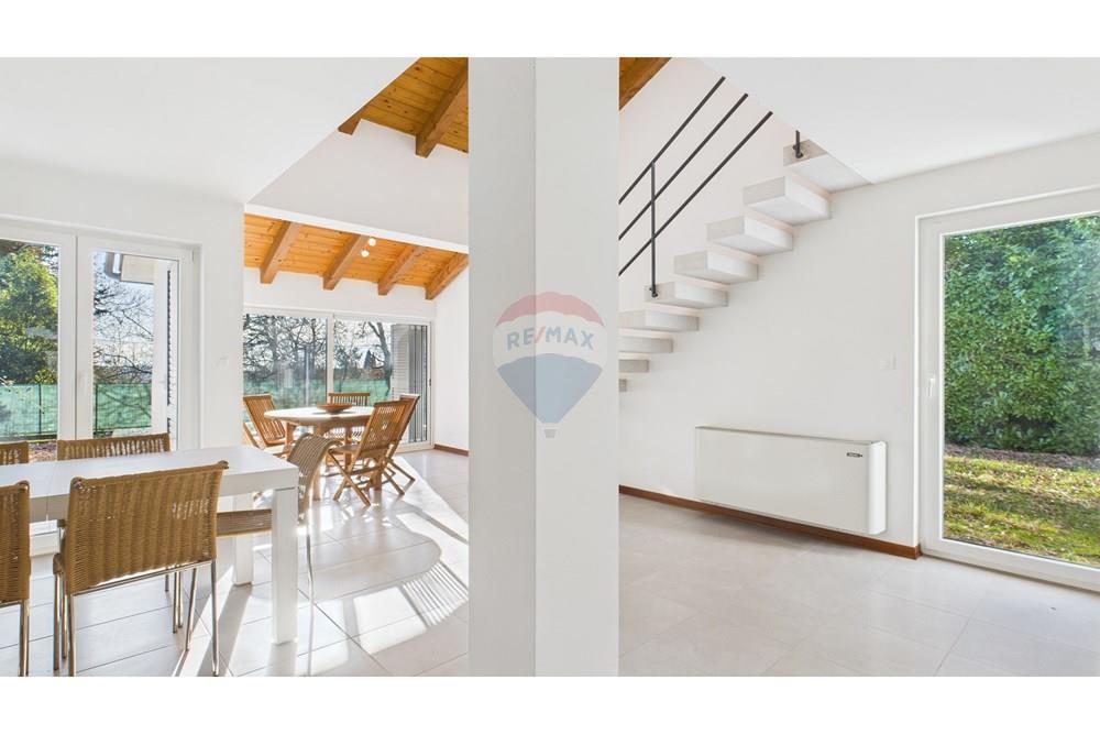 Kuća  - Za prodaju - Buje, Hrvatska - CAM04300G0-PR0135-STILL005.jpg - 300441010-536