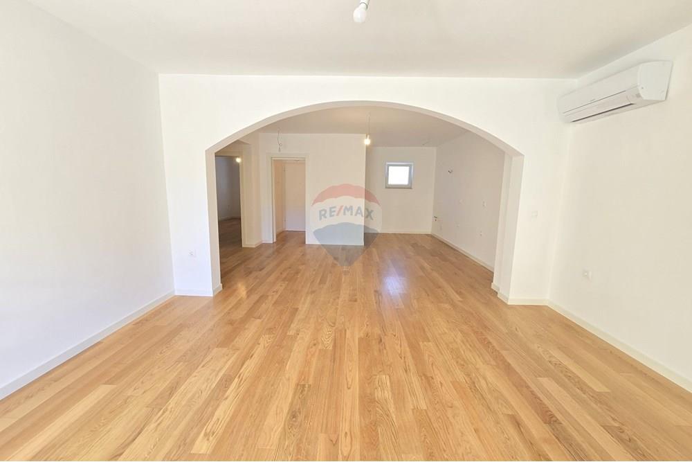 Stan-Apartman - Za prodaju - Zadar, Hrvatska - 440_1_1727098927-1-scaled (1).jpg - 300501008-4403