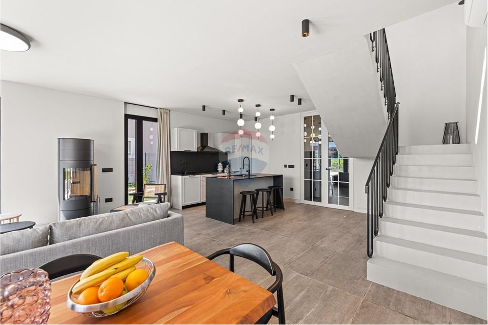 Kuća  - Za prodaju - Marčana, Hrvatska - 810_8017.jpg - 300571006-296