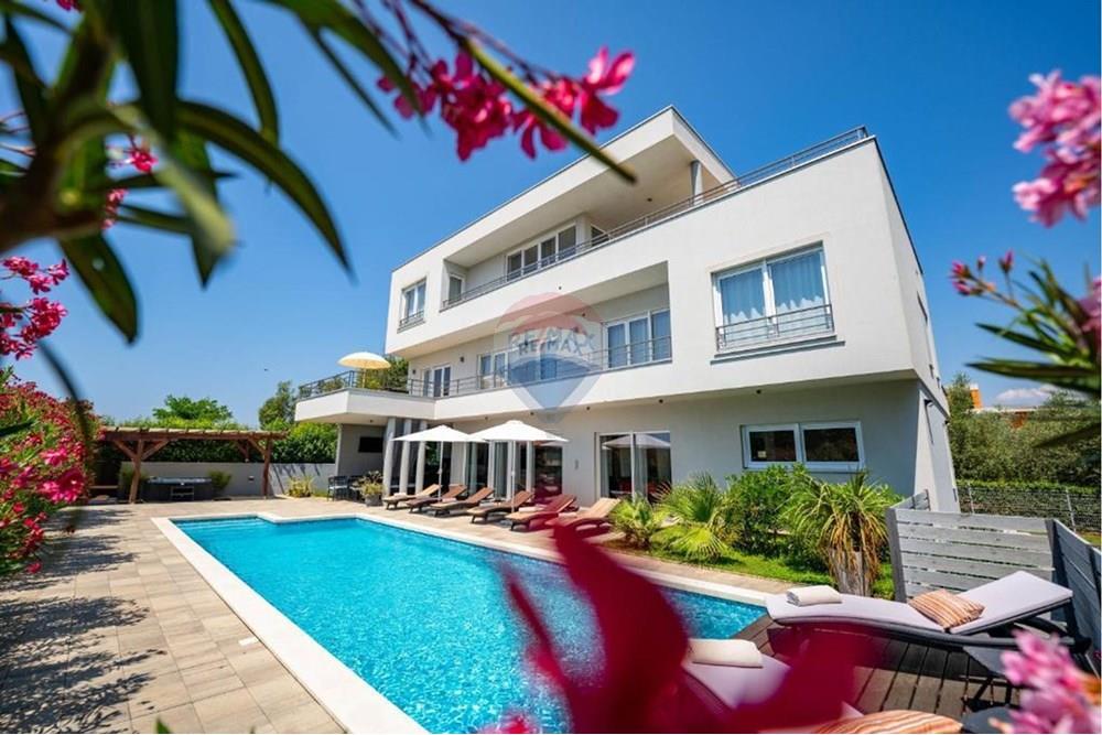 Kuća  - Za prodaju - Medulin, Hrvatska - 1761649051_1.jpg - 300041074-637