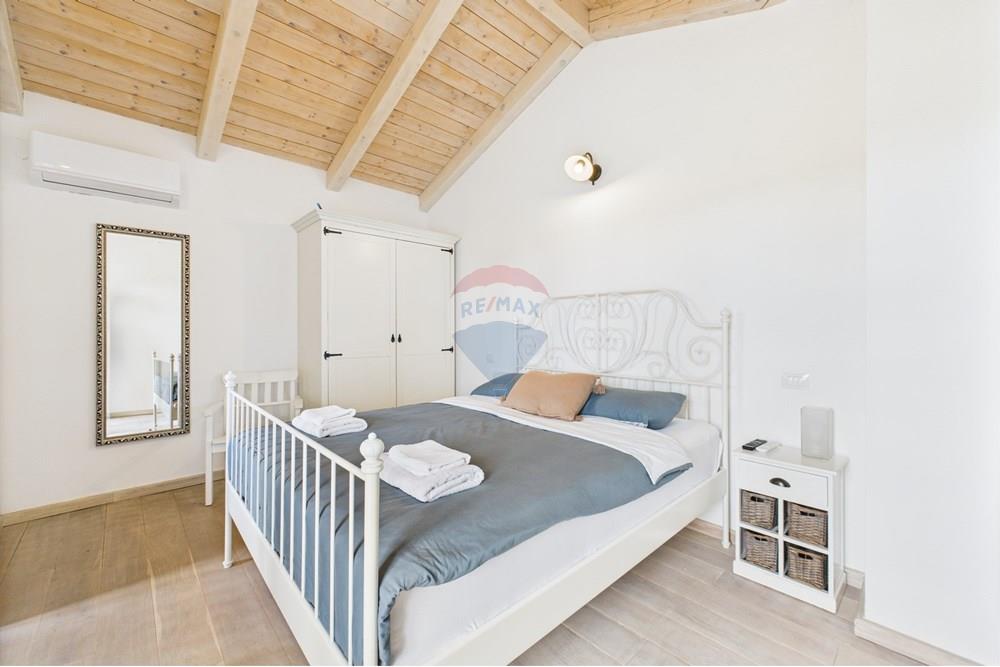 Kuća  - Za prodaju - Svetvinčenat, Hrvatska - CAM04300G0-PR0062-STILL018.jpg - 300041074-618