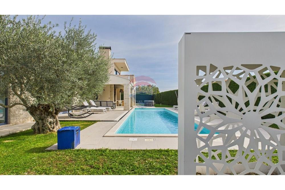 Kuća  - Za prodaju - Sveti Lovreč, Hrvatska - 1762416488_cam04300g0-pr0117-still053-kopija.jpg - 300571007-404