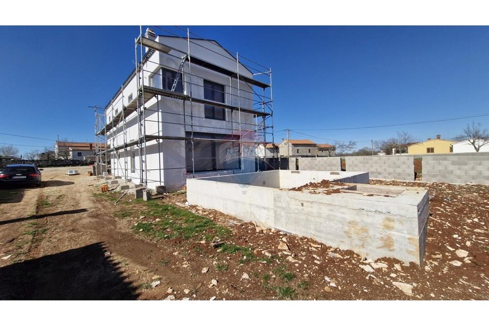 Kuća  - Za prodaju - Svetvinčenat, Hrvatska - 1742395785_20250319_095520.jpg - 300041114-29