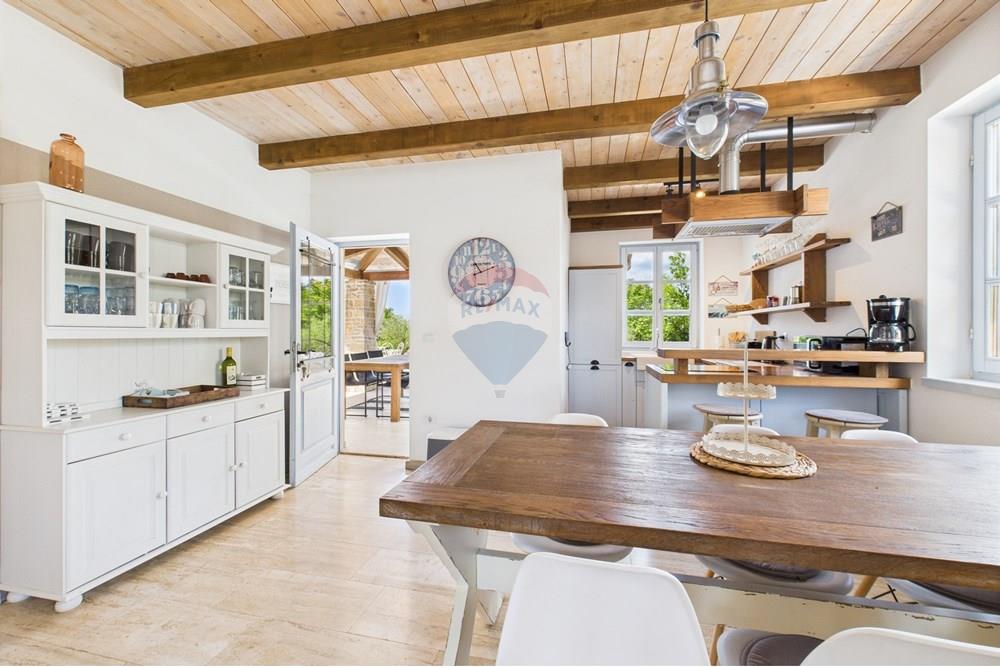 Kuća  - Za prodaju - Svetvinčenat, Hrvatska - CAM04300G0-PR0062-STILL005.jpg - 300041074-618