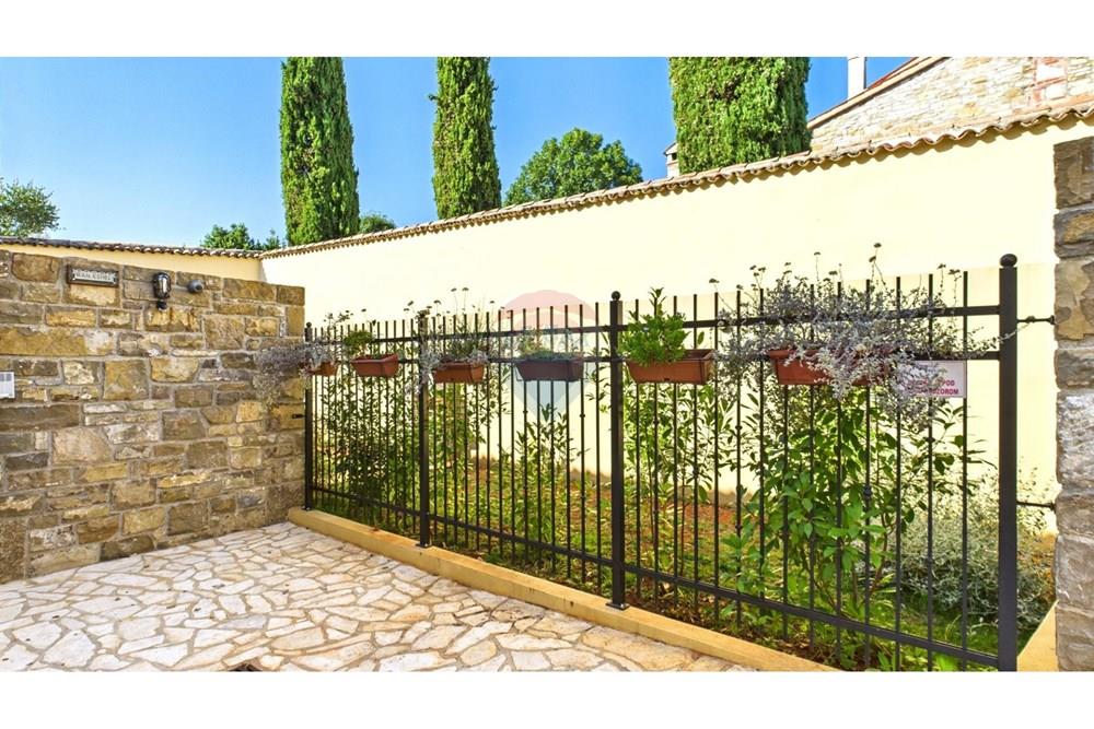 Kuća  - Za prodaju - Buje, Hrvatska - 1753986923_2.jpg - 300441010-493