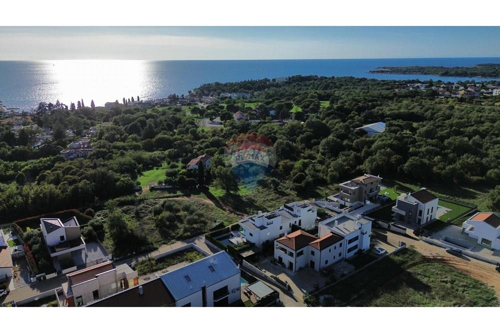 Kuća  - Za prodaju - Poreč, Hrvatska - 1768910137_porec-vila-sa-bazenom-udaljena-500-metara-od-mora_28.jpg - 300571001-802