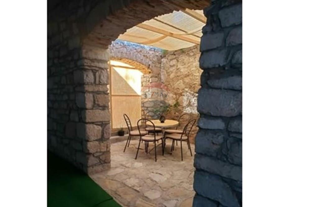 Kuća posebne arhitekture - Za prodaju - Preko, Hrvatska - 417464945_10228395038775529_3912480164511364417_n.jpg - 300501008-4234