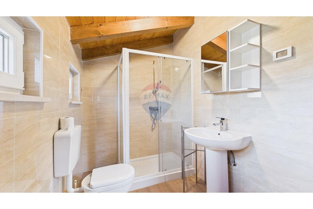 Kuća  - Za prodaju - Buje, Hrvatska - CAM04300G0-PR0135-STILL021.jpg - 300441010-536