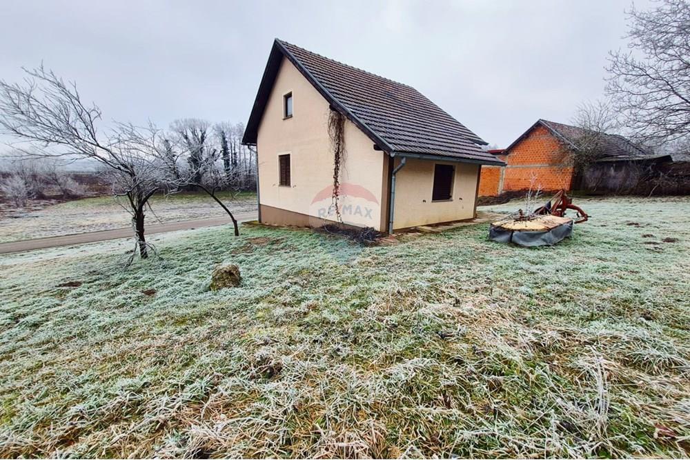 Kuća  - Za prodaju - Petrinja, Hrvatska - WhatsApp Image 2026-01-02 at 12.03.10 (1).jpeg - 300761006-84