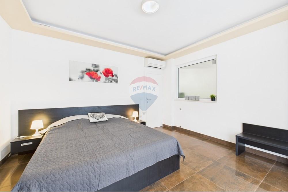 Kuća  - Za prodaju - Svetvinčenat, Hrvatska - CAM04300G0-PR0063-STILL009.jpg - 300041074-603