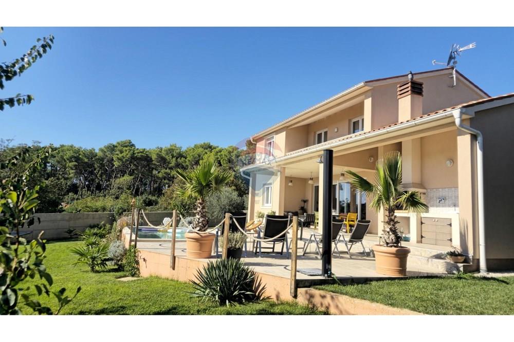 Kuća  - Za prodaju - Pula, Hrvatska - 1762726261_20250919_104109.jpg - 300041089-485