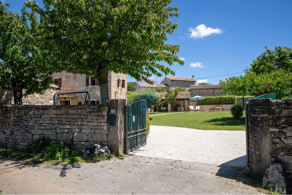 Kuća  - Za prodaju - Žminj, Hrvatska - 1752658949_001_a03a6122.jpg - 300571001-775