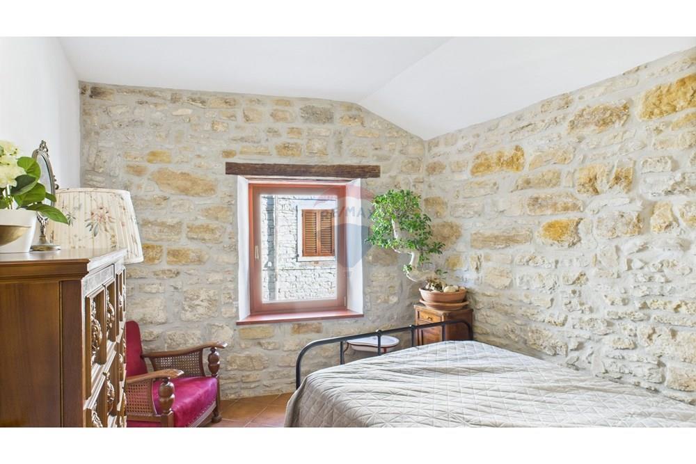 Kuća  - Za prodaju - Buje, Hrvatska - 55.jpg - 300441010-493