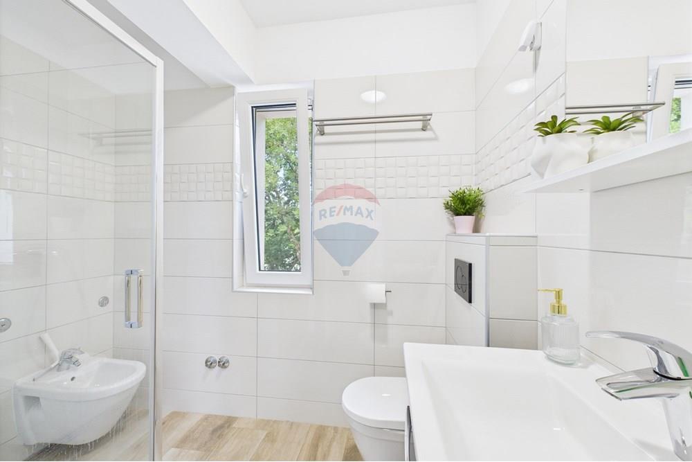 Kuća  - Za prodaju - Svetvinčenat, Hrvatska - CAM04300G0-PR0063-STILL017.jpg - 300041074-603