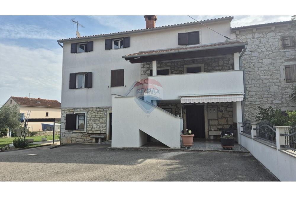 Kuća  - Za prodaju - Poreč, Hrvatska - 1757508477_20250909_105048.jpg - 300391034-302