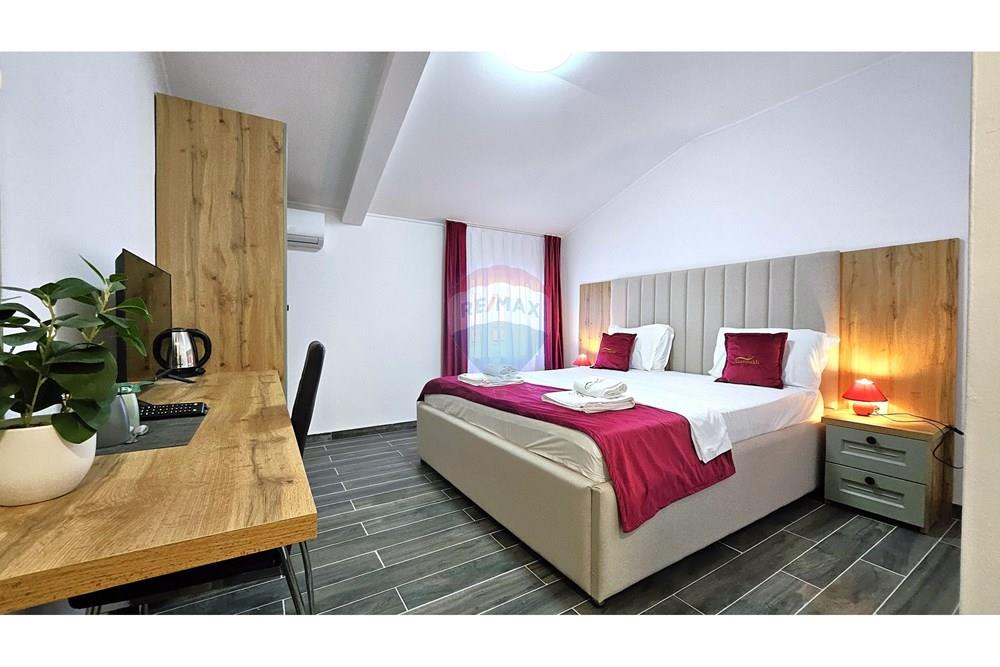 Hotel / Kamp - Za prodaju - Umag, Hrvatska - 1.jpg - 300441016-313