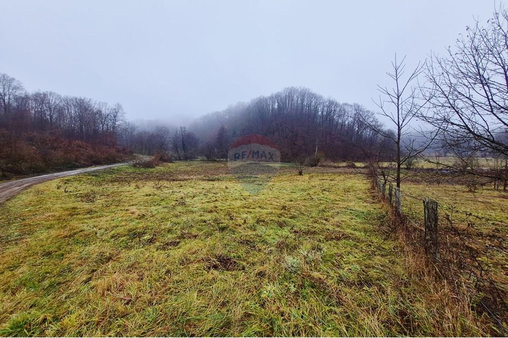 Poljoprivredno zemljište - Za prodaju - Petrinja, Hrvatska - WhatsApp Image 2025-12-19 at 17.40.43 (4).jpeg - 300761006-82