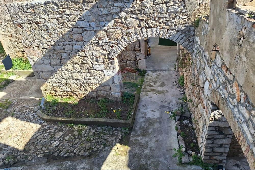 Kuća posebne arhitekture - Za prodaju - Preko, Hrvatska - 2e48342f-c0a5-4b72-a410-085ddffe79a6.jpeg - 300501008-4234