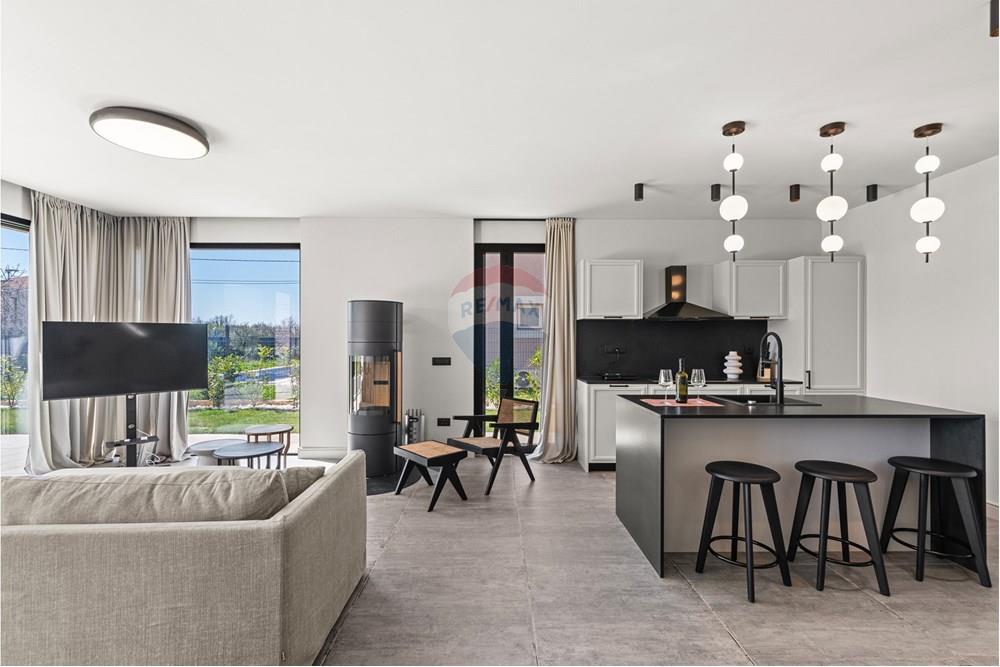 Kuća  - Za prodaju - Marčana, Hrvatska - 810_8014.jpg - 300571006-296