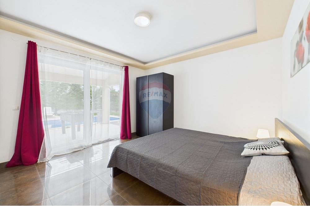 Kuća  - Za prodaju - Svetvinčenat, Hrvatska - CAM04300G0-PR0063-STILL008.jpg - 300041074-603