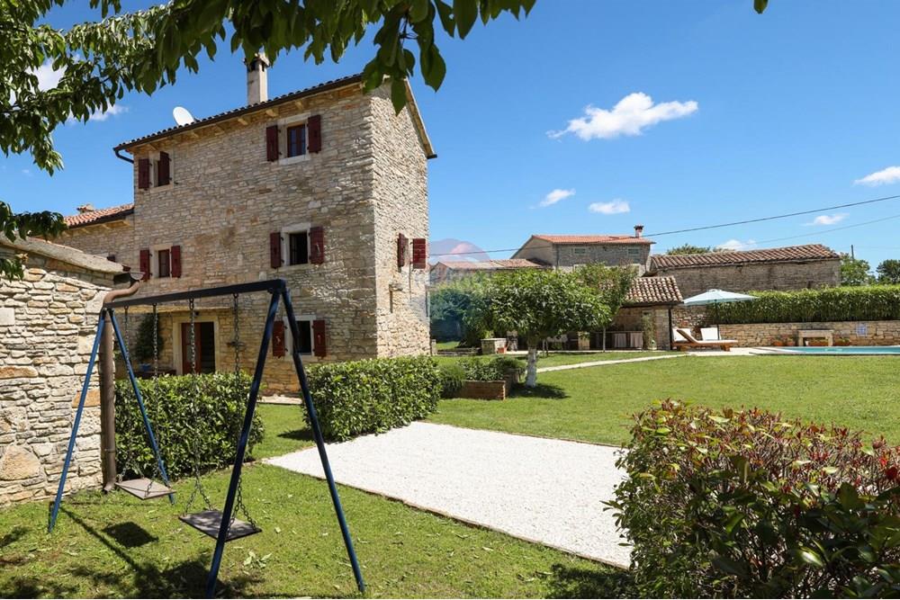 Kuća  - Za prodaju - Žminj, Hrvatska - 1752658975_002_untitled_panorama-1.jpg - 300571001-775