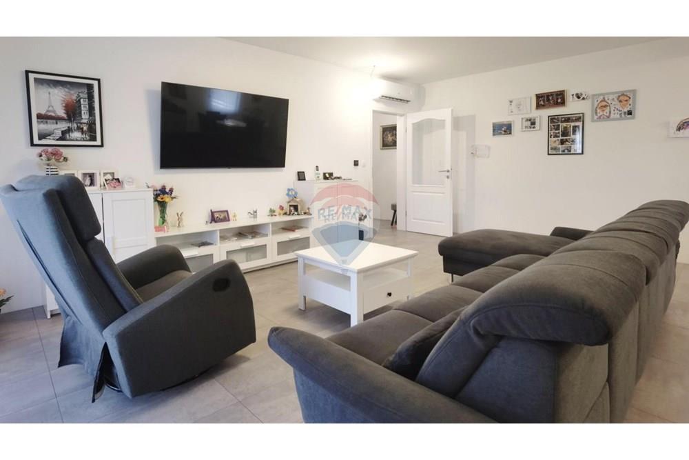 Kuća  - Za prodaju - Marčana, Hrvatska - 1751542394_img_20250703_122721.jpg - 300041053-7587