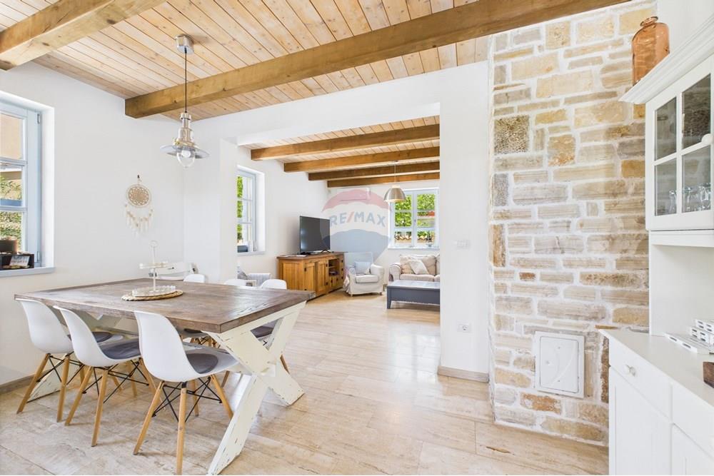 Kuća  - Za prodaju - Svetvinčenat, Hrvatska - CAM04300G0-PR0062-STILL002.jpg - 300041074-618