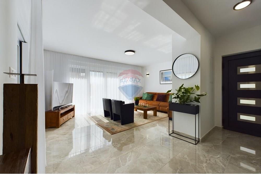 Kuća  - Za prodaju - Marčana, Hrvatska - 1750945574_cam02458g0-pr0092-still034.jpg - 300041074-621