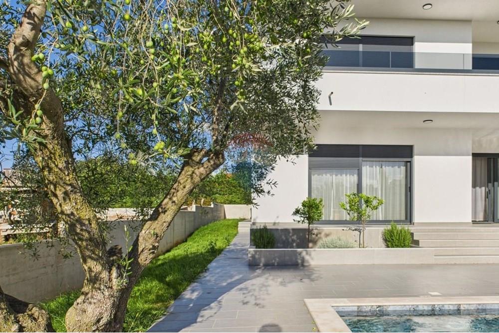 Kuća  - Za prodaju - Rovinj, Hrvatska - 1760383936_gavric.jpg - 300571007-401