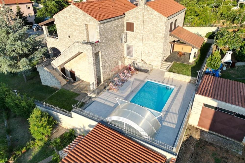 Kuća  - Za prodaju - Pula, Hrvatska - 1757279549_iz1.jpg - 300041089-463