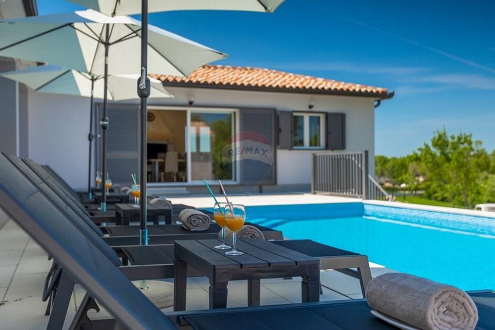 Kuća  - Za prodaju - Labin, Hrvatska - cls417_pool_02.jpg - 300291006-766