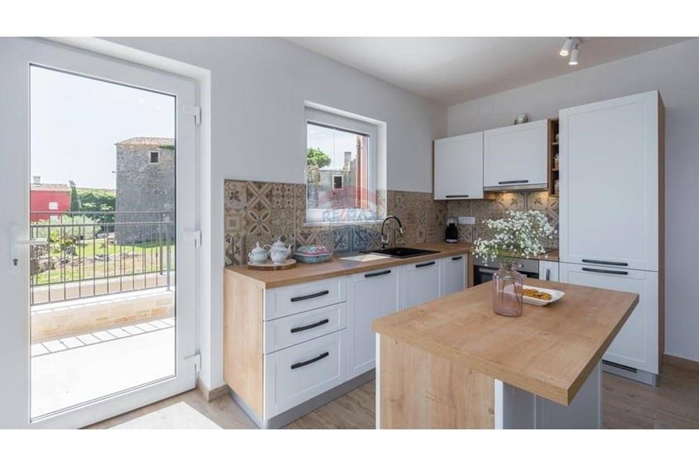 Kuća  - Za prodaju - Buje, Hrvatska - 1740407560_30.jpg - 300441010-448