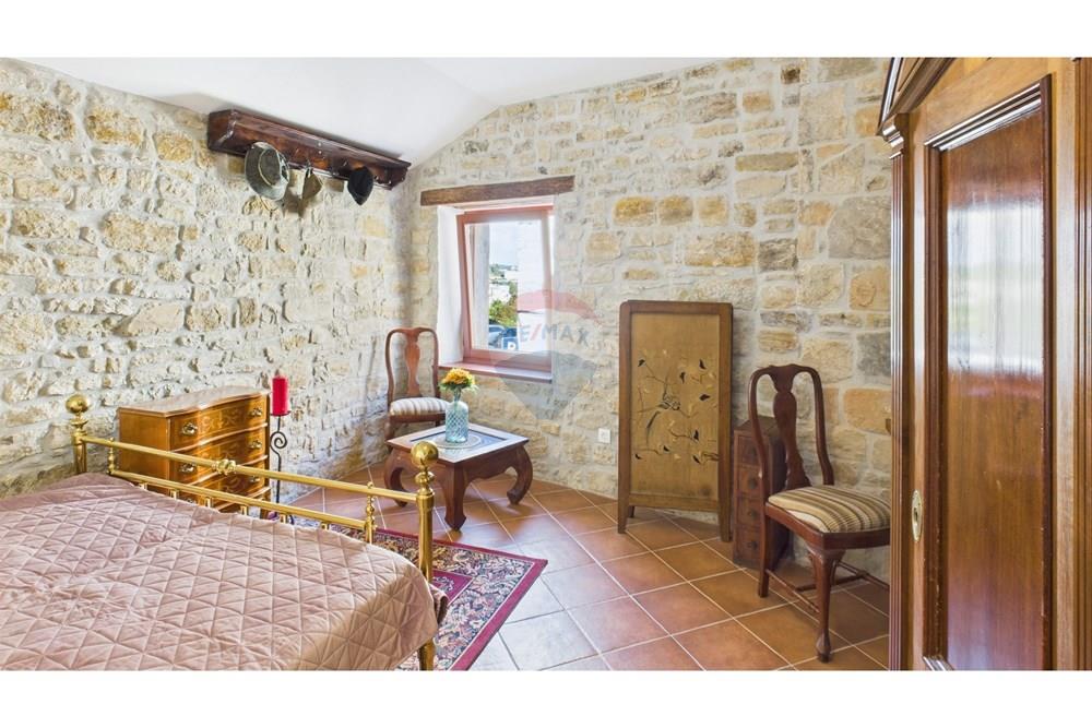 Kuća  - Za prodaju - Buje, Hrvatska - 59.jpg - 300441010-493