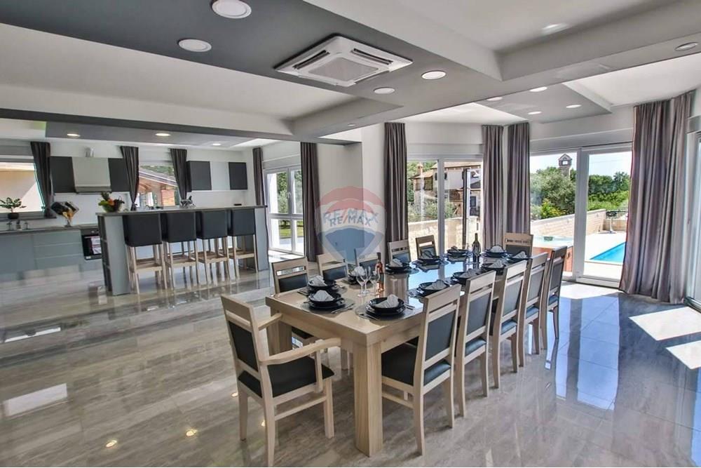 Kuća  - Za prodaju - Kaštelir-Labinci, Hrvatska - 1763041357_original_1567515730_8d21f4f1-9762-427e-aa94-d1463310a74b.jpg - 300391032-367