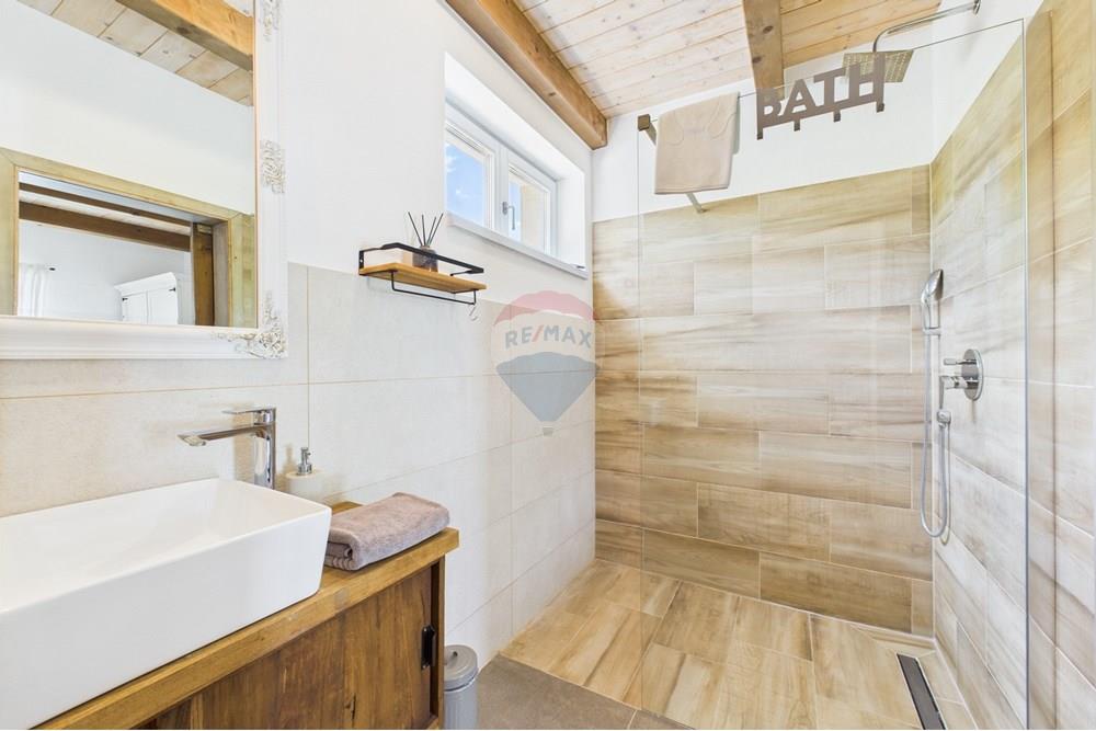 Kuća  - Za prodaju - Svetvinčenat, Hrvatska - CAM04300G0-PR0062-STILL015.jpg - 300041074-618