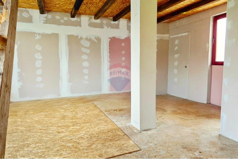 Vikendica - Za prodaju - Petrinja, Hrvatska - WhatsApp Image 2025-12-19 at 16.49.37 (2).jpeg - 300761006-81