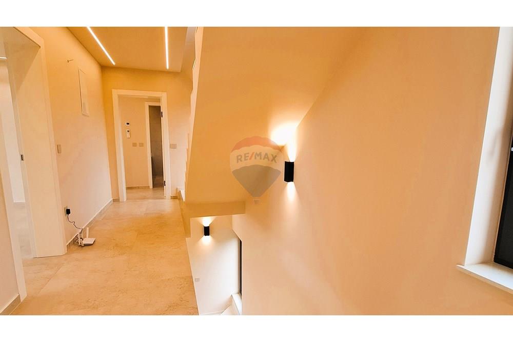 Kuća  - Za prodaju - Poreč, Hrvatska - 20260114_103614.jpg - 300441023-14