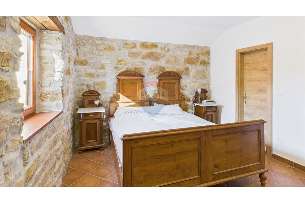 Kuća  - Za prodaju - Buje, Hrvatska - 44.jpg - 300441010-493