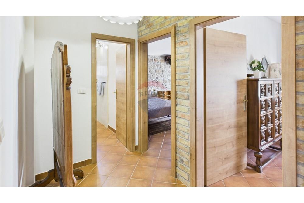 Kuća  - Za prodaju - Buje, Hrvatska - 53.jpg - 300441010-493