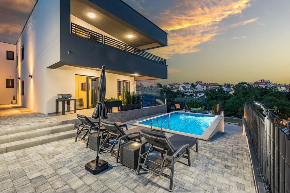 Kuća  - Za prodaju - Medulin, Hrvatska - 1757155775_1p4a7769-enhanced-nr-edit.jpg - 300041053-7390