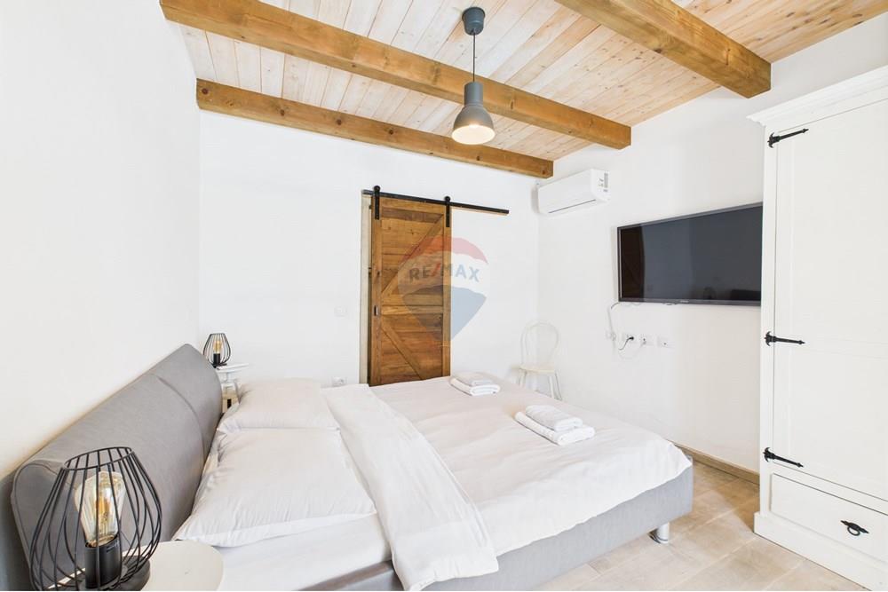 Kuća  - Za prodaju - Svetvinčenat, Hrvatska - CAM04300G0-PR0062-STILL013.jpg - 300041074-618