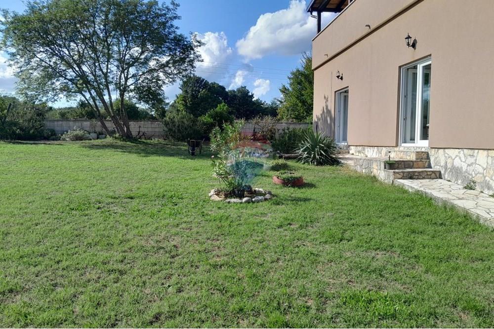 Kuća  - Za prodaju - Marčana, Hrvatska - 1763331491_20250912_160351.jpg - 300041089-490