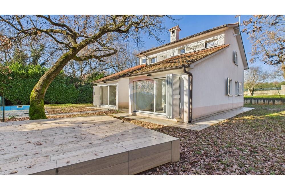 Kuća  - Za prodaju - Buje, Hrvatska - CAM04300G0-PR0135-STILL003.jpg - 300441010-536