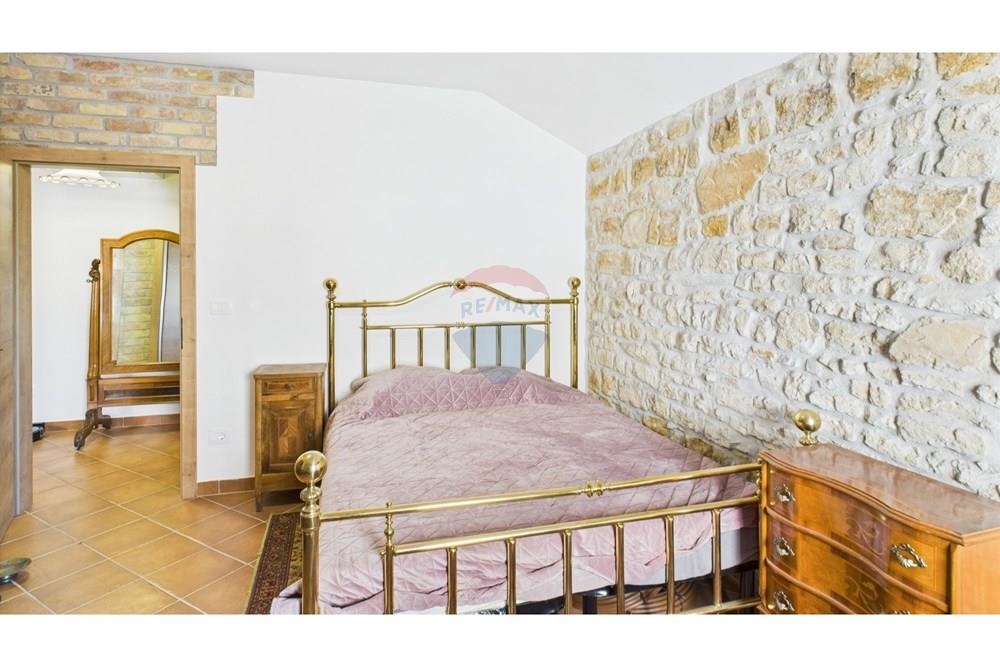 Kuća  - Za prodaju - Buje, Hrvatska - 61.jpg - 300441010-493