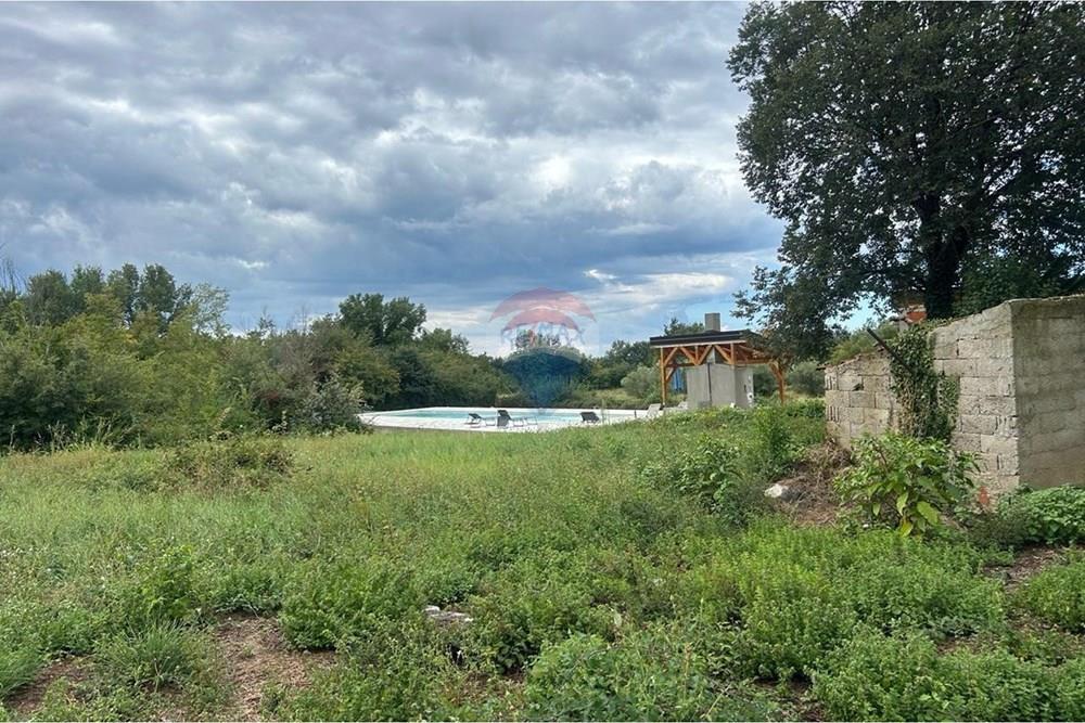 Zemljište - Za prodaju - Poreč, Hrvatska - 1770148638_original_1756122639_615c50bc-574c-4f84-8e28-2a5cd778a26a.jpg - 300391032-402