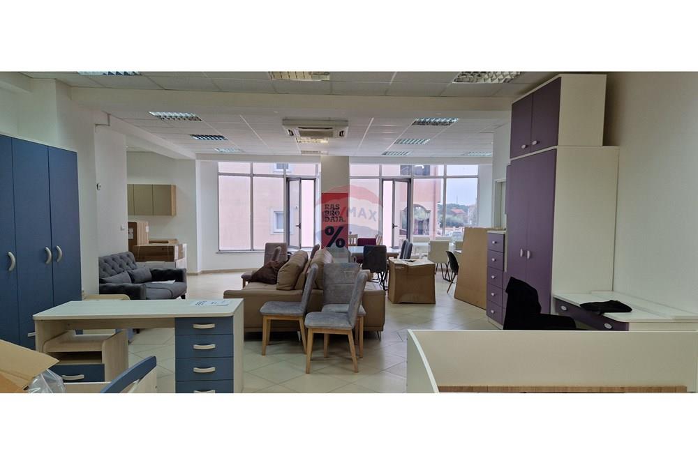 Poslovni prostor - Za prodaju - Pula, Hrvatska - 20250124_143343.jpg - 300261050-310